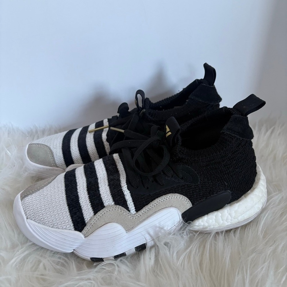 Adidas Trae Young 2 Super Villain White Black Sneakers Boys 6.5 Women 8 H06473 - Picture 4 of 16